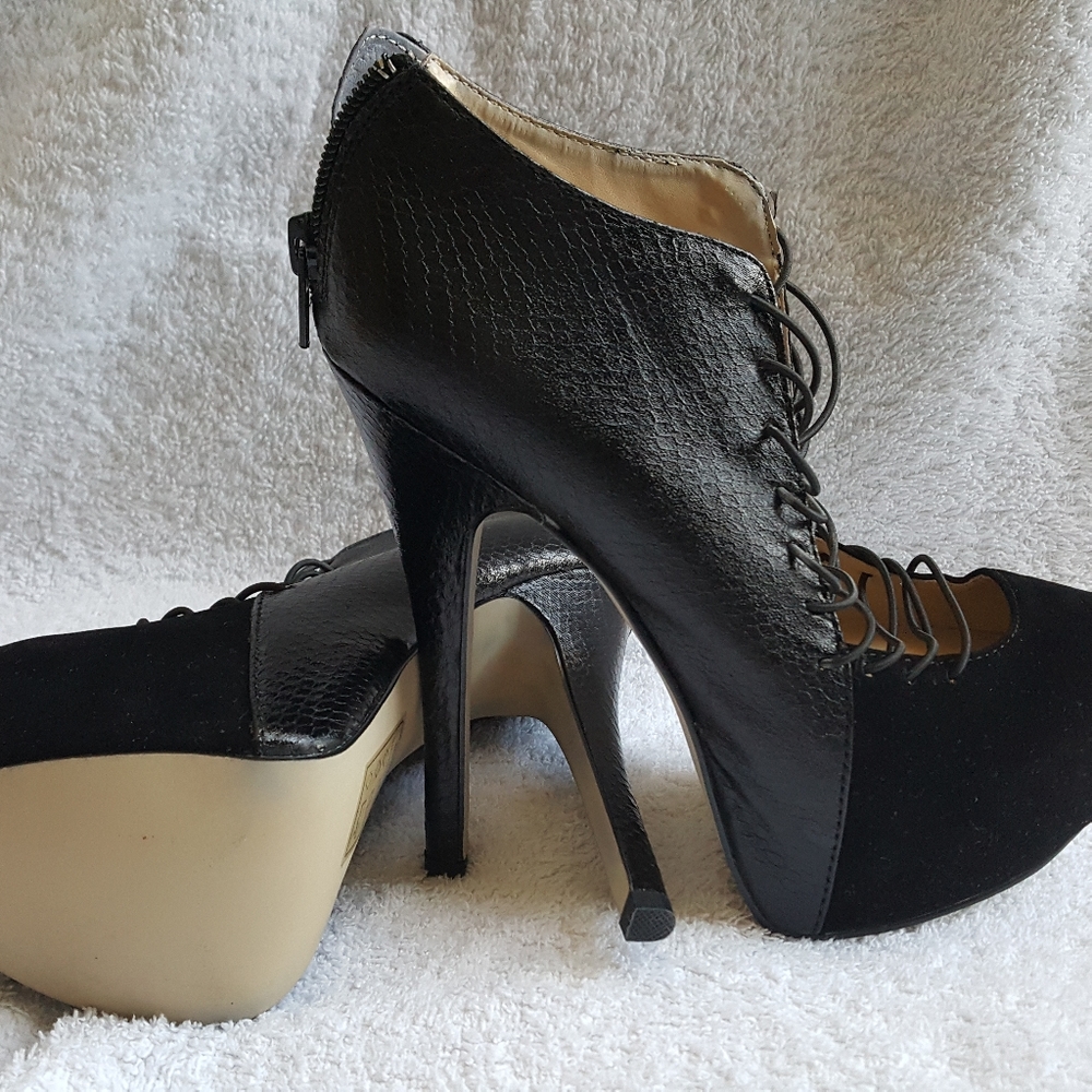 Heels - Picture 3 of 3